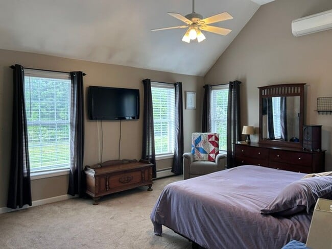 Building Photo - Spacious Stratham Home | Semi-In Ground Pool | Finished Basement | AVAILABLE AUGUST 1st