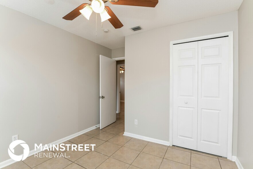 Building Photo - 5695 Oak Hill Manor Dr