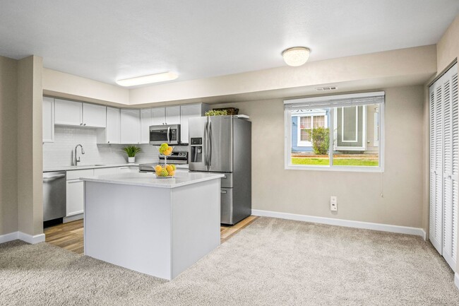 Primary Photo - Evolve Real Estate: Beautifully Updated 2 ...