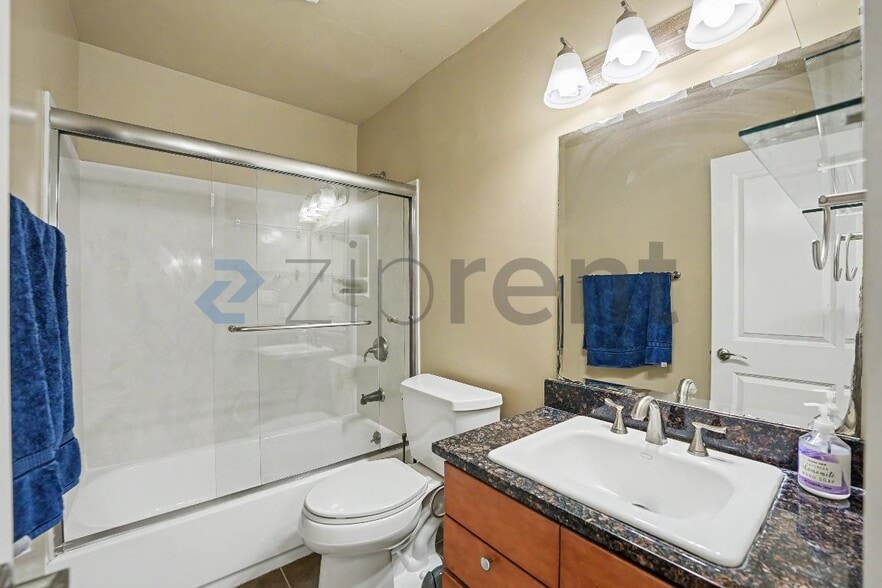 Building Photo - Unit 324