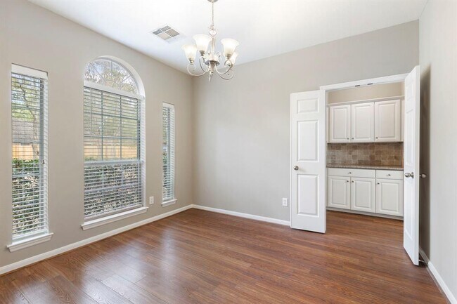 Building Photo - 138 W Bristol Oak Cir