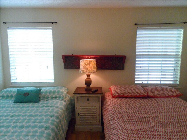 Building Photo - 13545 Northshore Loop