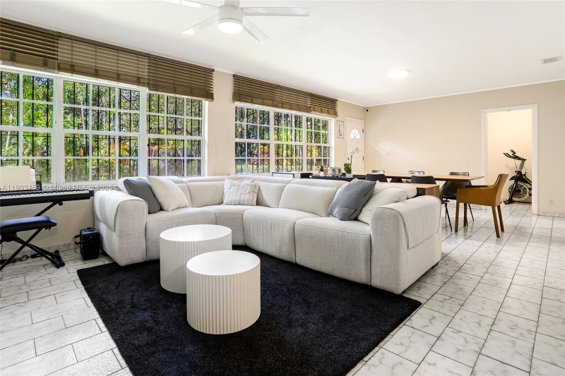 Building Photo - 600 SW 25th Rd