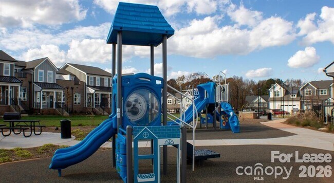 Building Photo - 17014 Fairmount Way