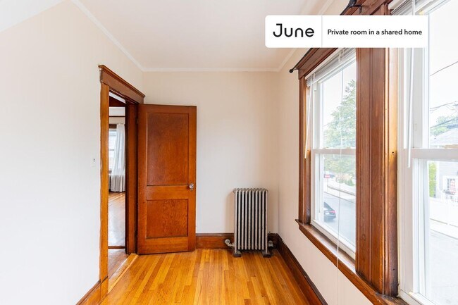 Building Photo - Room in Shared 5 bed/2 bath home