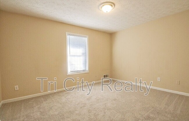 Building Photo - 220 Meadowbrook Ct