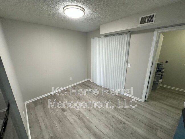 Building Photo - 812 Saddlewood St