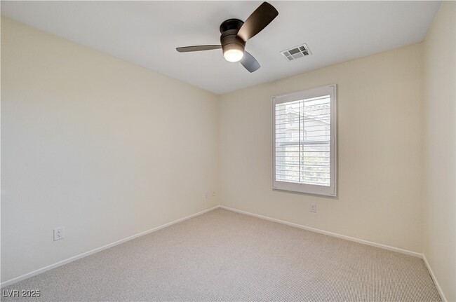 Building Photo - 25 Lone Cove Ct