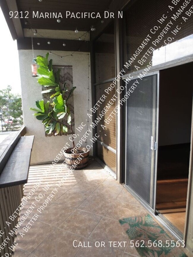 Building Photo - 9212 Marina Pacifica Dr N