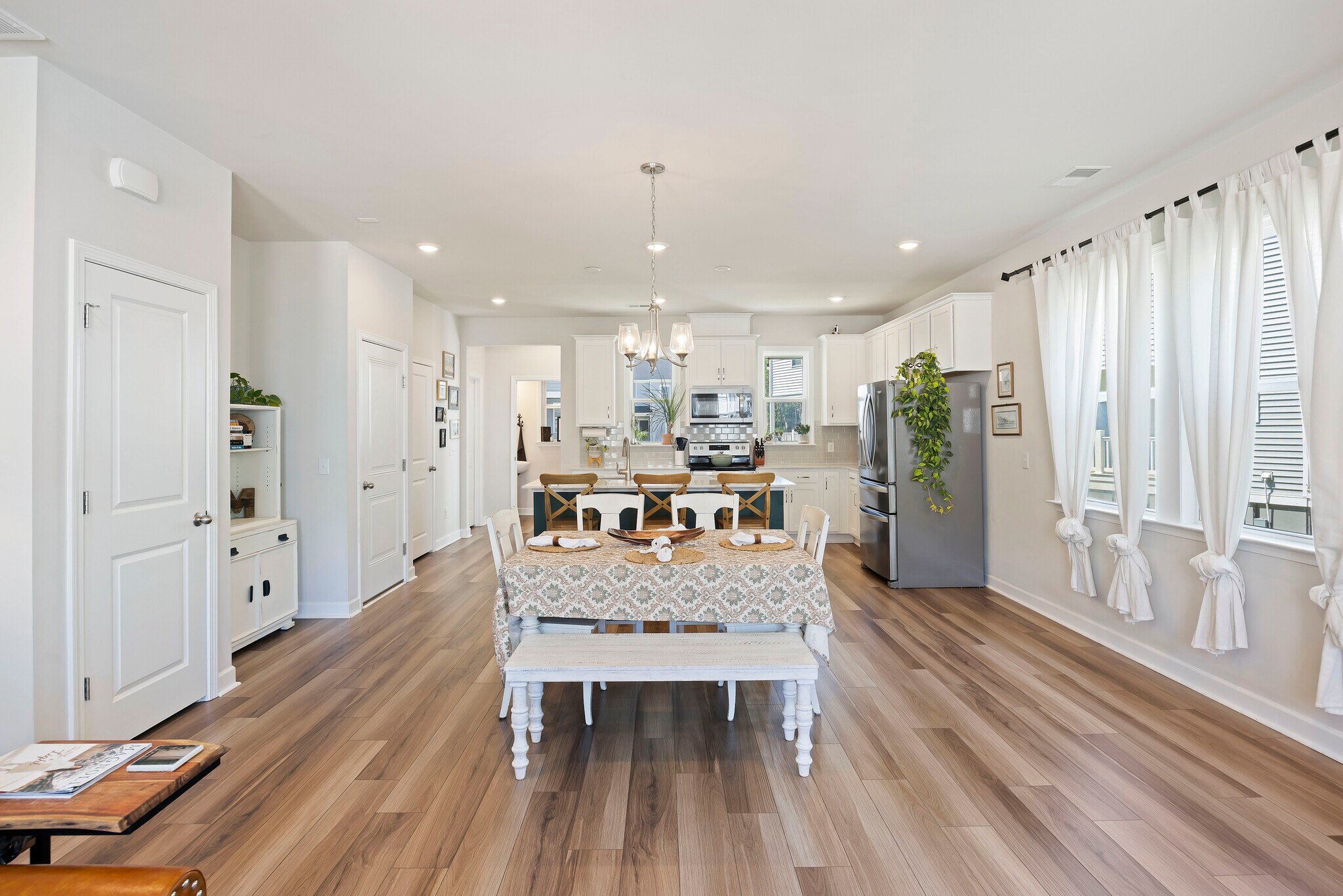 Building Photo - 210 Winding River Dr