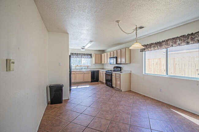 Building Photo - 11311 Campo Del Oso Ave NE