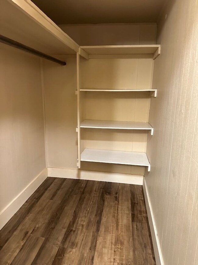 Building Photo - 217 Walnut St