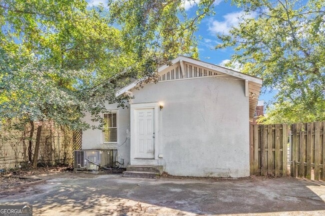 Building Photo - 1943 Heckle St