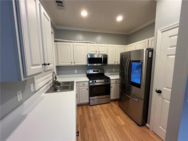 Building Photo - 320 Harmony Ct