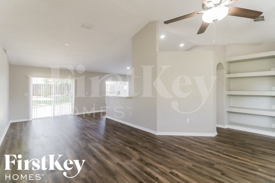 Building Photo - 11040 Red Coach St