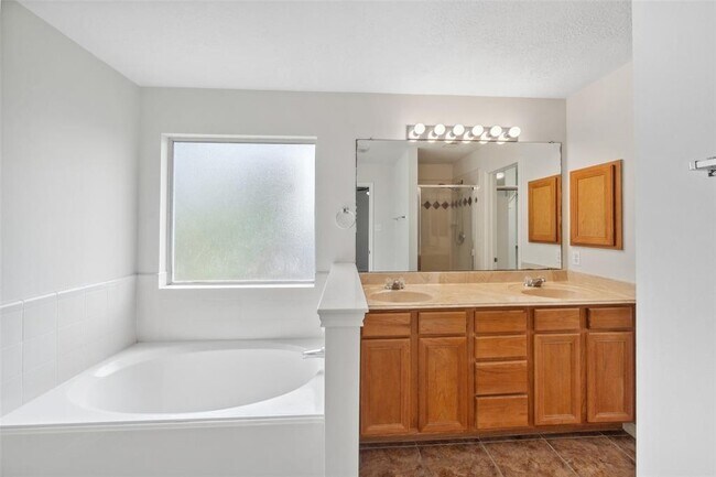 Building Photo - 12047 Belle Ct