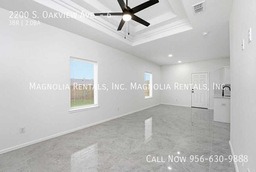 Building Photo - 2200 S Oakview Dr