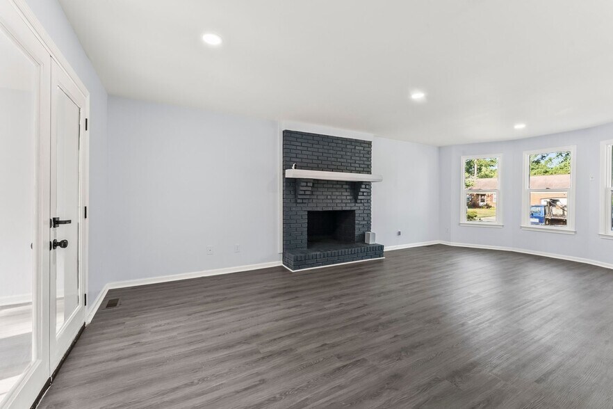 Building Photo - 2412 Bendemeer Dr