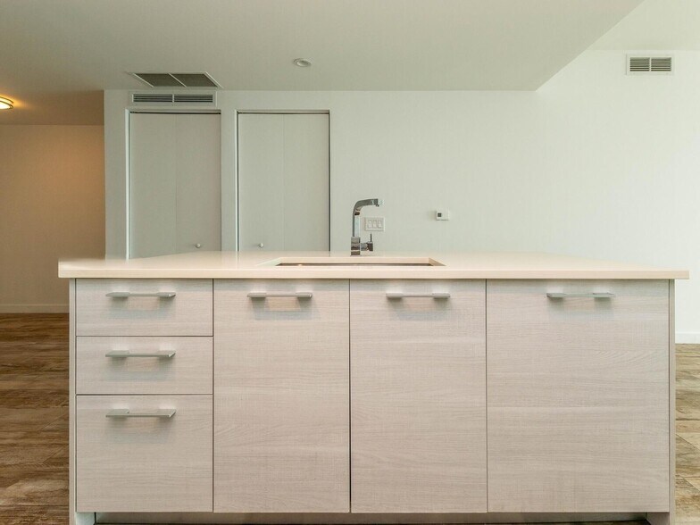 Building Photo - 650 NE 32nd St