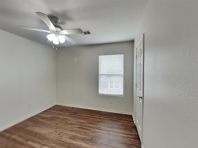Building Photo - 3631 Barkers Crossing Ave