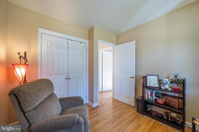 Building Photo - 120 Marta Dr