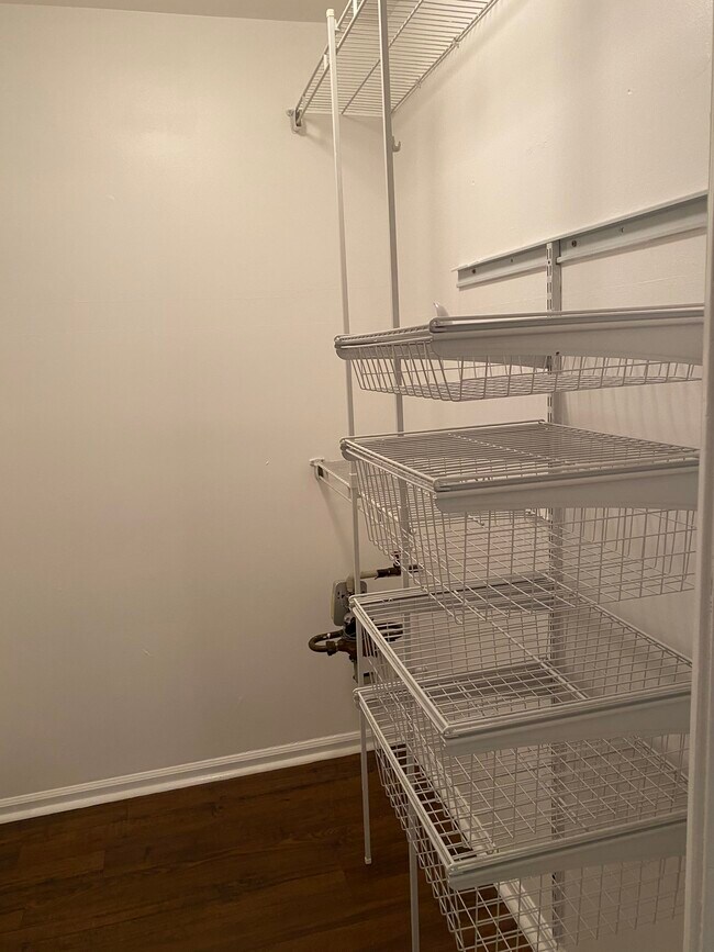 Building Photo - 425 Atlanta Ct