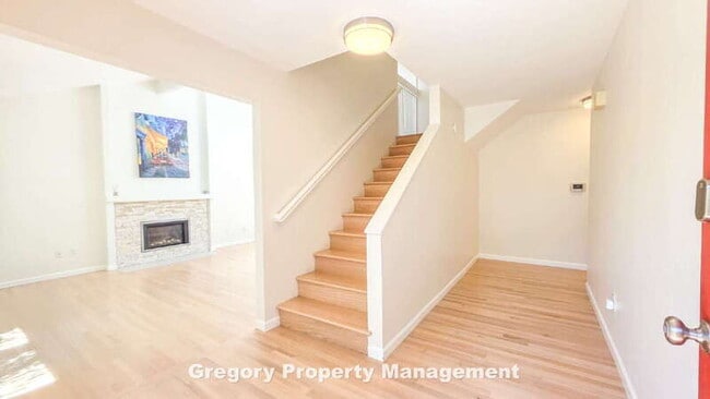 Building Photo - 11204 NE 58th Pl