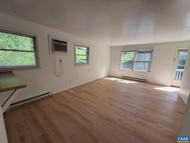 Building Photo - 301 Paton St