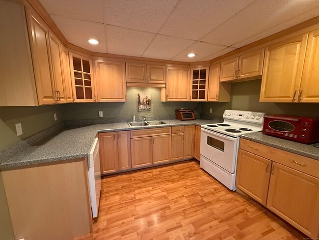 Building Photo - 36 Rock Brook Rd