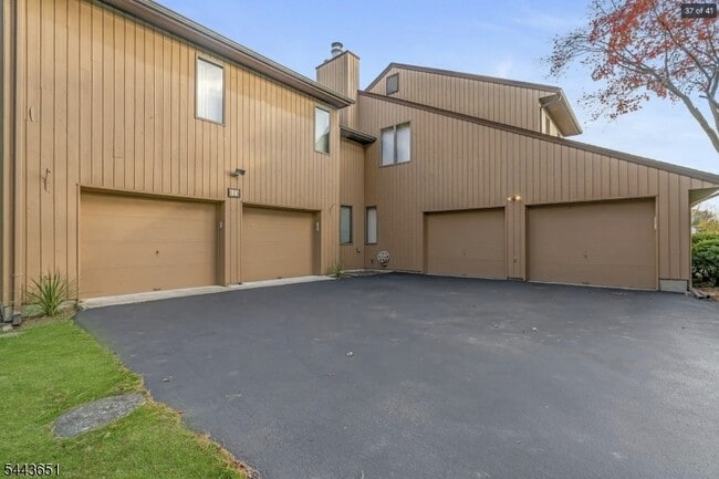 Building Photo - 88 Van Blarcom Ln