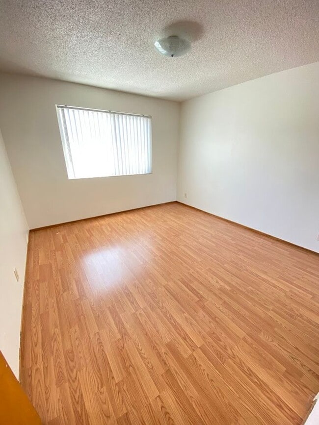 Building Photo - 262Price