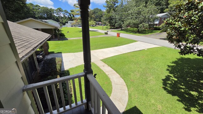 Building Photo - 715 Barnesdale Dr