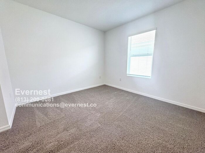 Building Photo - 10574 Farm Hl Ave