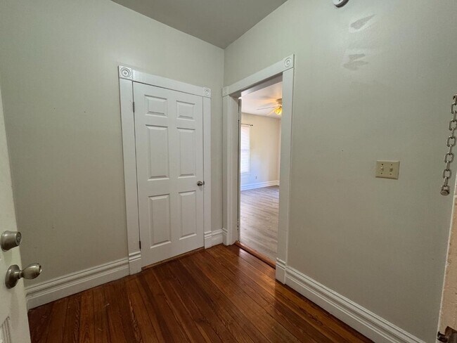 Building Photo - 301 W Beverley St