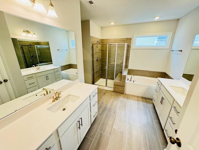 Building Photo - Single Family 4 Bedroom 3 Bathroom for Rent - Guest Bedroom Down