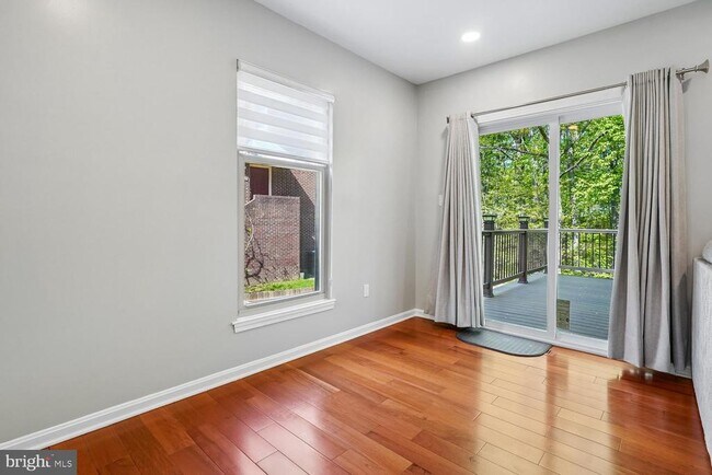 Building Photo - 6608 Westbury Oaks Ct