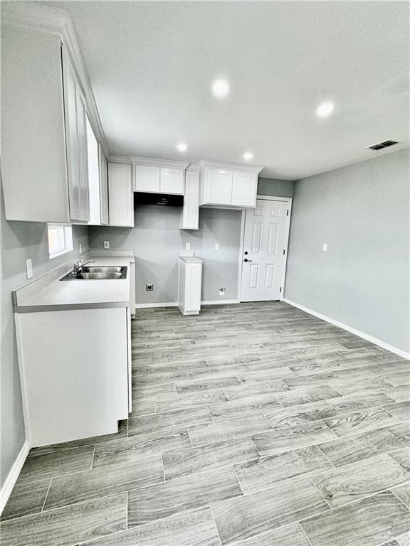 Building Photo - 11 Acacia St