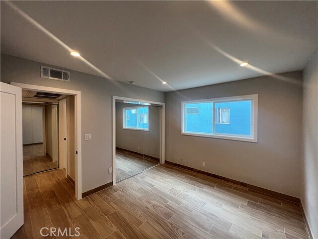 Building Photo - 13425 Vanowen St