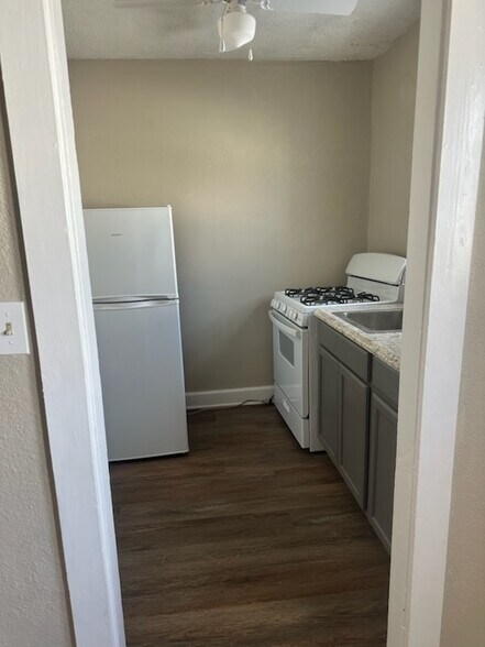 Building Photo - 404 State St