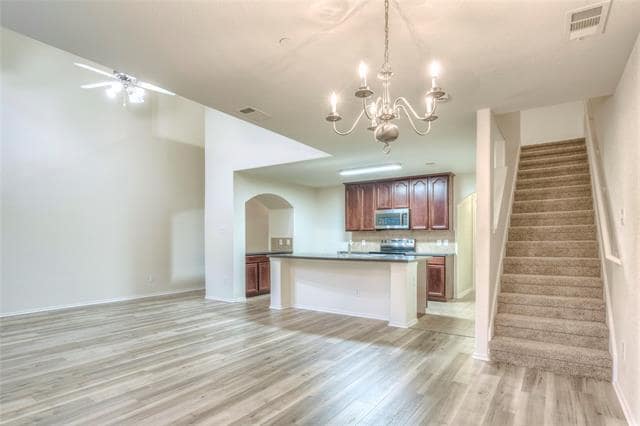 Building Photo - 9948 Fleetwood Dr