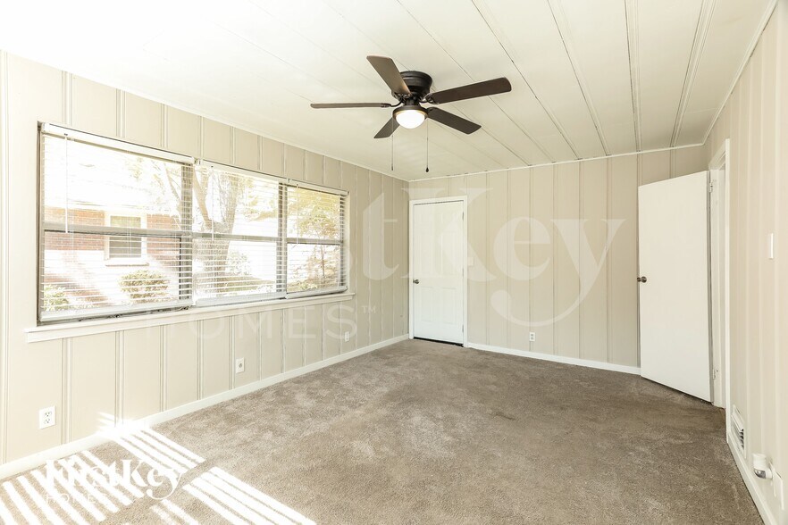 Building Photo - 3364 Valley Park Dr