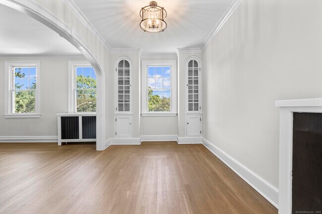 Building Photo - 1070 Whitney Ave