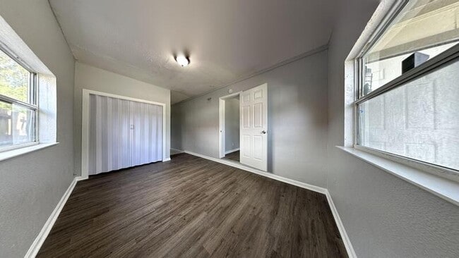 Building Photo - 4518 9th Ave S