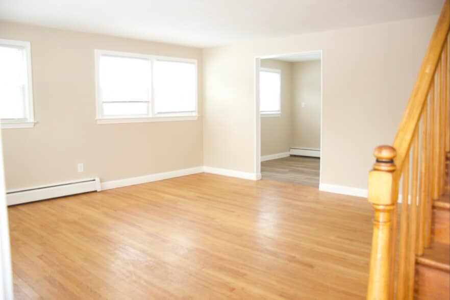 Living room - 10 Greenbrier Dr