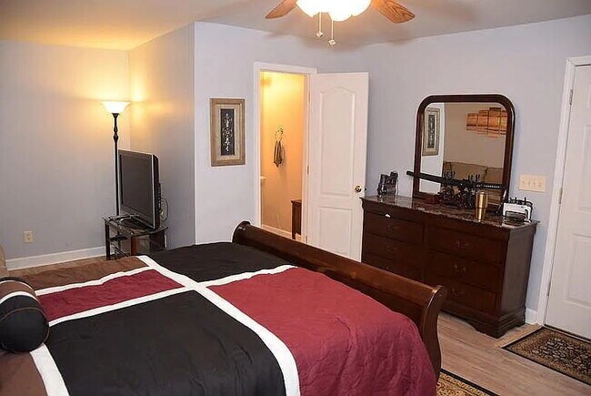 Building Photo - Discover Potential: Expansive 2,439 Sq Ft Space in Vibrant Nashville Locale!