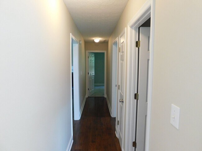 Building Photo - Beautiful Family Home