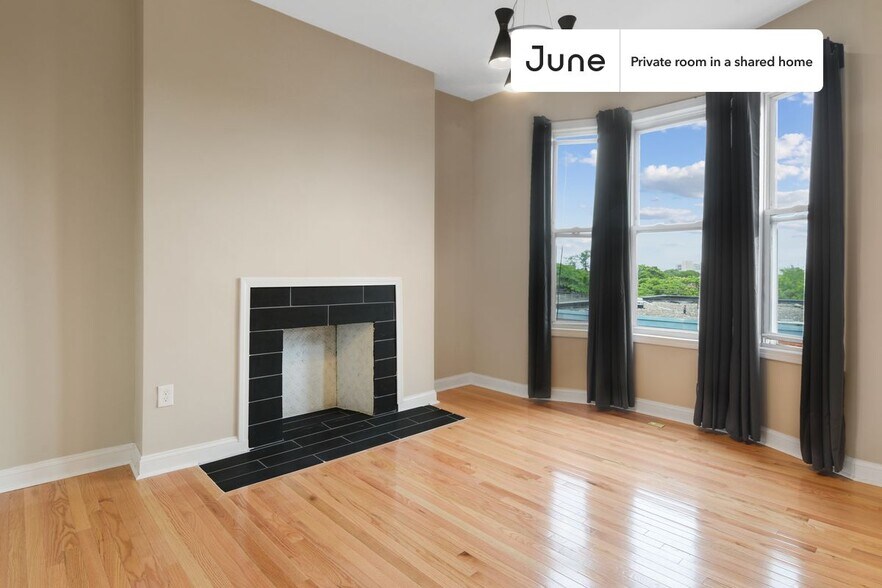 Building Photo - Room in Shared 4 bed/1 bath home