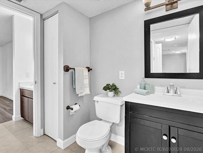 Building Photo - 6284 La Costa Dr