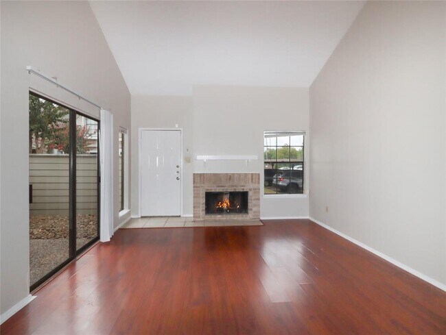 Building Photo - 6211 Ludington Dr