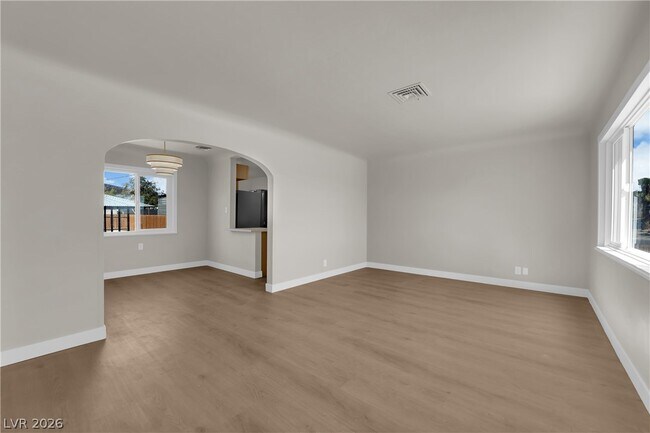 Building Photo - 433 N 10th St